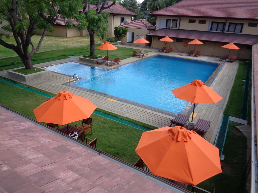 Rajarata Hotel Anuradhapura Exterior foto